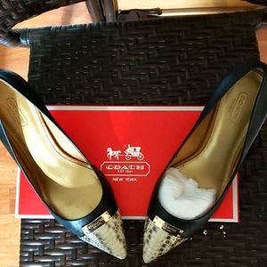 Shoes, sz 10, black leather pumps